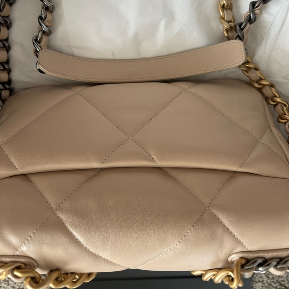 Medium Chanel 19 Lambskin Medium Beige - Picture 5 of 5